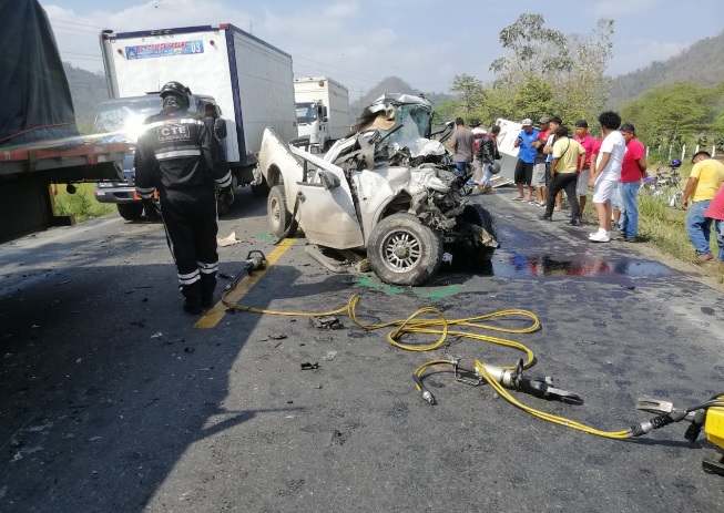 Dos personas mueren tras accidente en vía Naranjal-Puerto Inca
