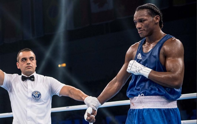 El ecuatoriano Carlos Mina gana medalla de bronce en mundial de box