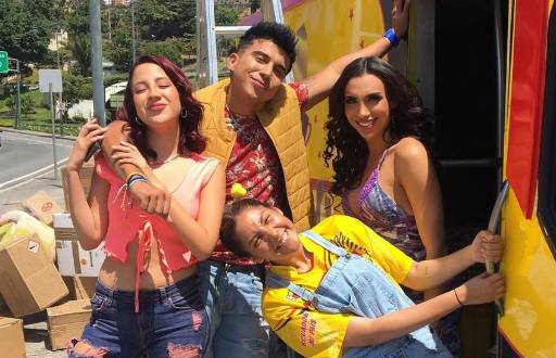 Anahí Festerling, Gigi Mieles, Viviana Salame y Kachafa en una escena de exteriores.