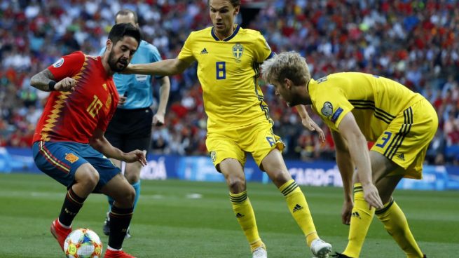 España golea a Suecia camino a la Eurocopa