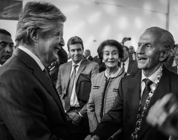 Guillermo Lasso saluda con Rodrigo Borja.