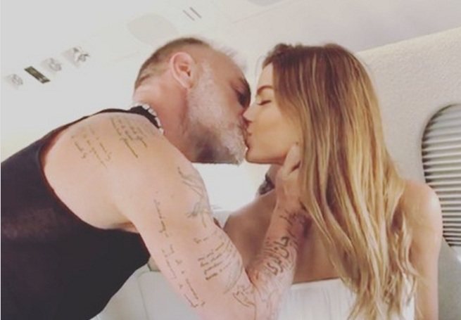 El polémico beso entre Gianluca Vacchi y Ariadna Gutiérrez