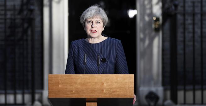 Theresa May sale reforzada de las elecciones locales británicas
