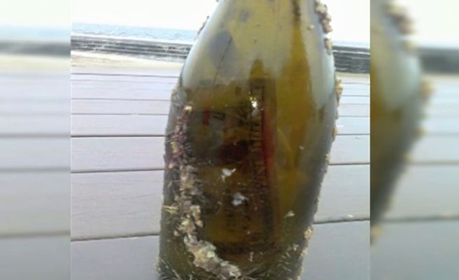Mensaje flotó tres años dentro de una botella hasta que lo encontraron