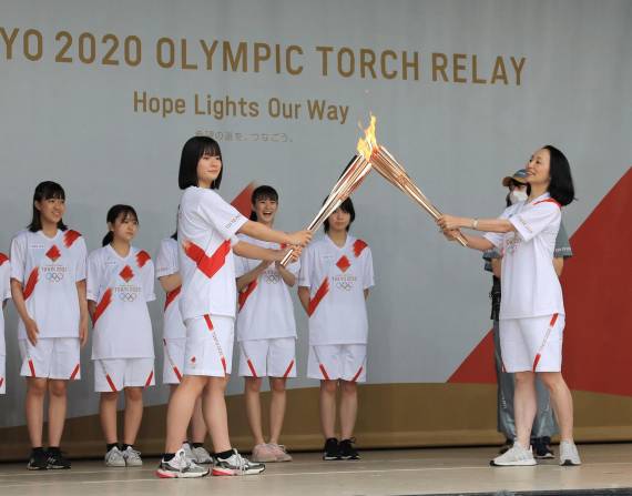 El relevo de la antorcha olímpica se dio en la capital japonesa.