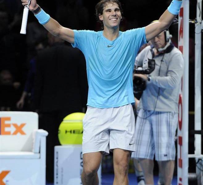 Nadal arrolla a Ferrer en la Copa de Maestros