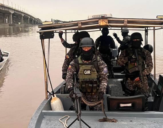 El Bloque de Seguridad allanó 60 casas usadas para esconder droga, armas y cadáveres en Durán.