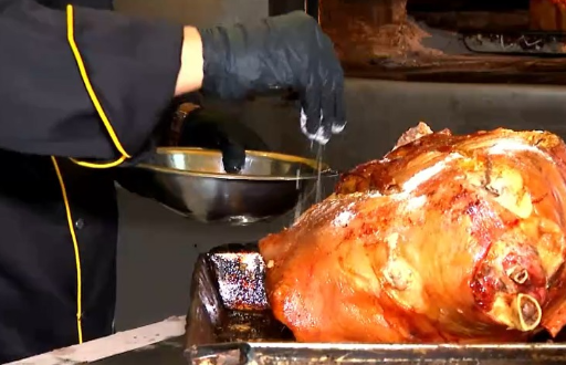 Claves para una cocción perfecta de pierna de chancho y pavo en Navidad