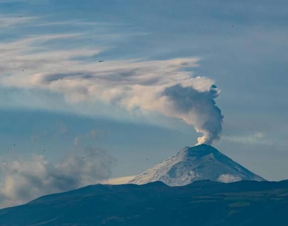Vista del volcán Cotopaxi en una fotografía de archivo.