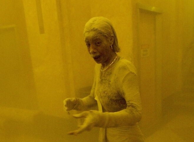 11S: la icónica foto de &quot;dust lady&quot; cubierta de polvo