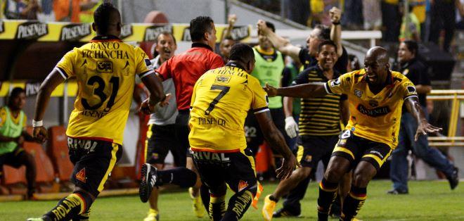 Mushuc Runa y River Plate Ecuador contra mejores de 2014, Emelec y Barcelona