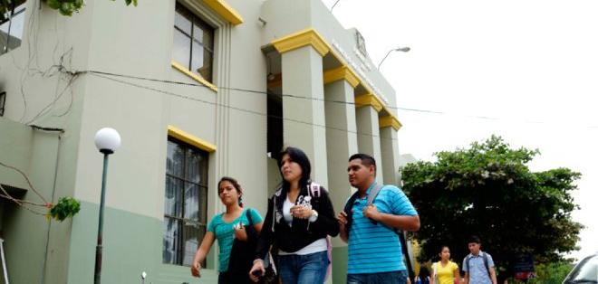 Profesores de la U. de Guayaquil piden la salida de las autoridades