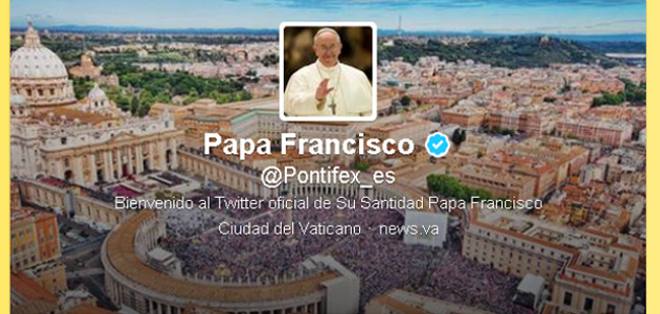 Papa escribe su primer mensaje en Twitter y pide que recen por él