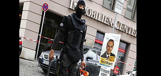 Merkel cancela mitin en ciudad donde un hombre tiene a tres rehenes