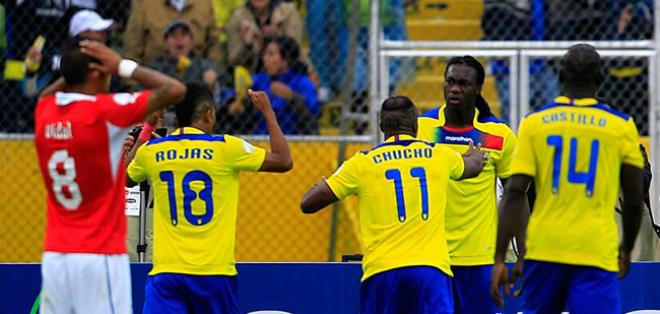 Chile y Ecuador juegan con misión compartida de abrochar pase a Brasil 2014