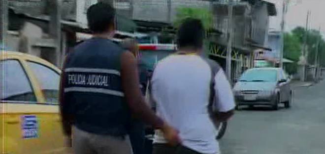 Droga, armas y 8 detenidos durante operativo sorpresa en el suburbio de Guayaquil