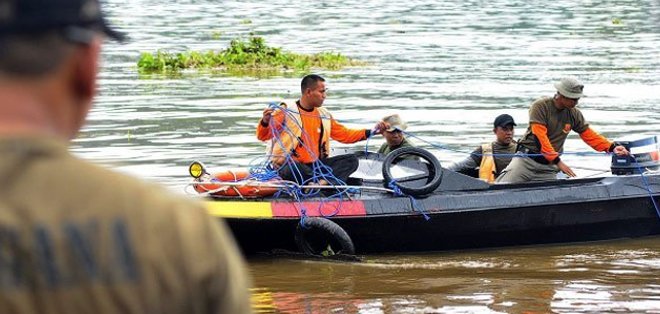 5 personas mueren al hundirse un barco en la laguna de Colta