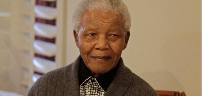 Nelson Mandela pasa la primera noche en su casa tras alta hospitalaria
