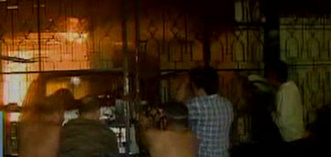 5 personas fueron rescatadas en incendio en el norte de Guayaquil [VIDEO]