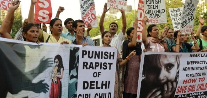 Arrestan a un hombre por la violación en grupo de una joven en India