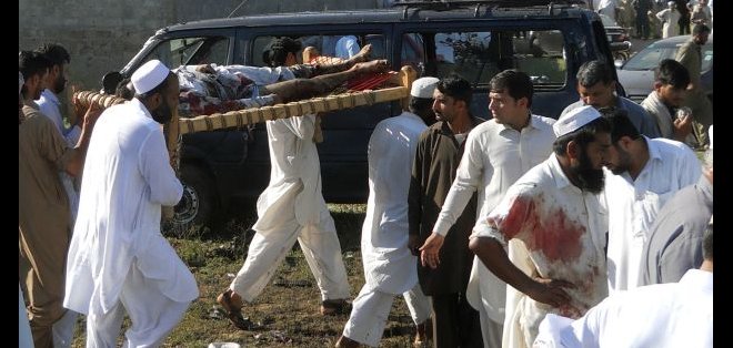 Al menos 38 muertos en un atentado en el funeral de un policía en Pakistán