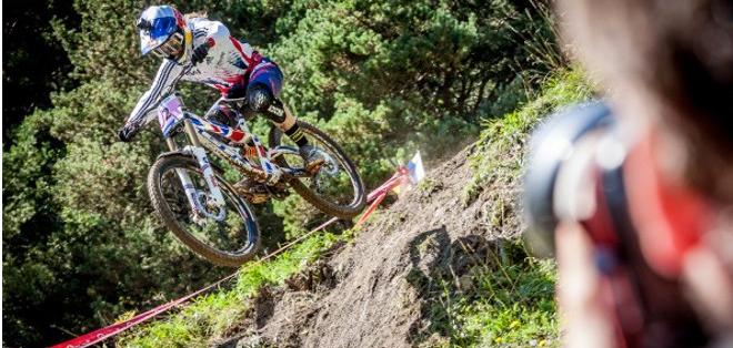 #LoMásVisto: Una bloguera de belleza y un volcán que expulsa lava azul