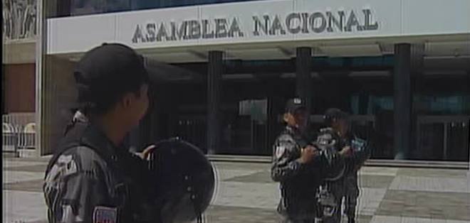 Escolta legislativa policial vuelve a la Asamblea Nacional