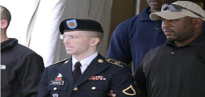 Familiares de Manning dicen que esperaban una condena más dura