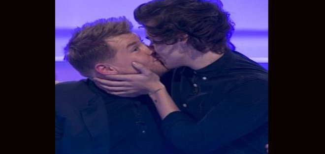 ¡Es o no es! Harry Styles besó a su amigo en la boca