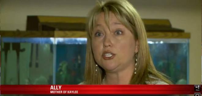 Madre castiga a hija que hace &#039;bullying&#039; exponiéndola a lo mismo