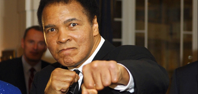 Leyenda del boxeo Muhammad Ali es hospitalizado por una neumonía