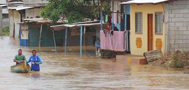Parroquia en El Oro permanece inundada por fuertes lluvias