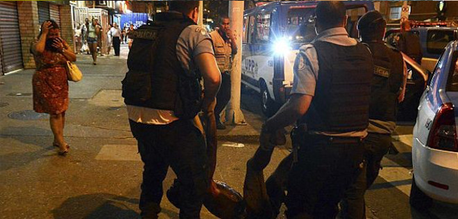 Al menos un muerto en Río de Janeiro en los disturbios tras la derrota de Brasil