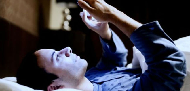 Uso excesivo de redes sociales ocasiona trastornos del sueño