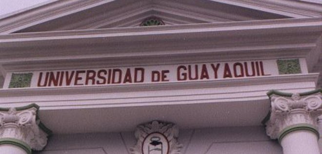 Estudiantes de la U. de Guayaquil marcharon contra categorización