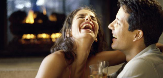 Estudio concluye que parejas que beben juntas son más felices