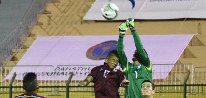 Solo el golazo de Kenedy dio brillo a una deslucida Brasil