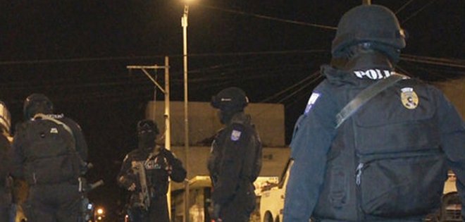 Dos policías fueron detenidos en operativo antidrogas en el sur de Guayaquil