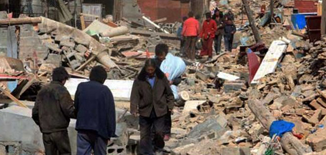 China sigue buscando víctimas del terremoto en Yunnan que ha dejado casi 400 víctimas