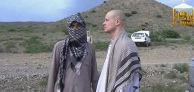 Talibanes publican un vídeo de la entrega del soldado Bowe Bergdahl