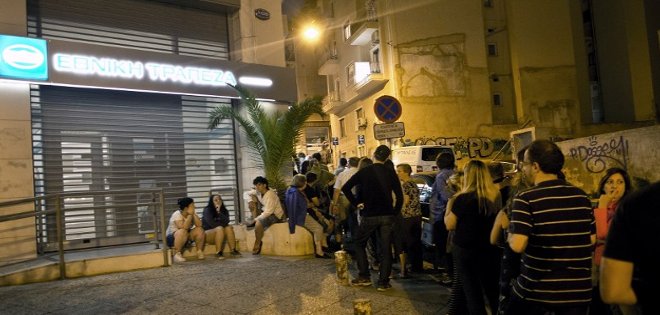 La CE dice que &quot;ahora es el momento de que los griegos elijan su futuro&quot;