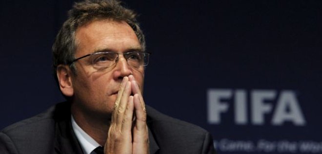 Remezón en FIFA, cesan en sus funciones al secretario general