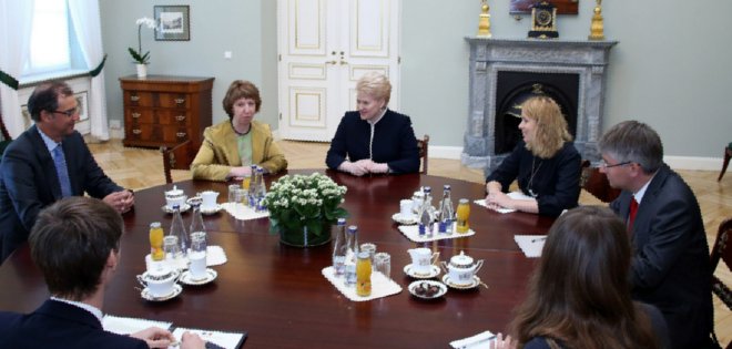 Jefa de misión de inspectores químicos llega al Líbano de camino a Siria