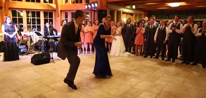 Baile de madre e hijo en boda marca tendencia en redes sociales