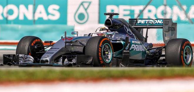 Lewis Hamilton vuelve a dominar en Malasia