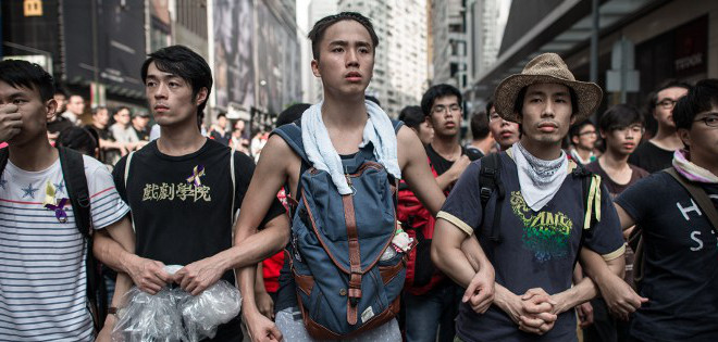 Enfrentamientos entre manifestantes y opositores en Hong Kong