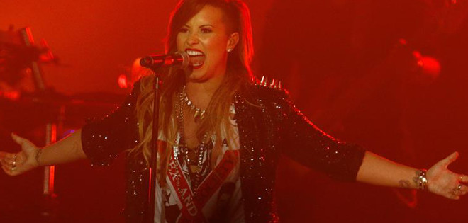 Demi Lovato encanta a miles de seguidores en Chile con un frenético concierto