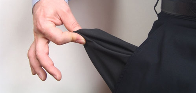 Banca privada de Ecuador restringe crédito ante crisis económica