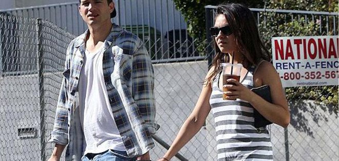 Ashton Kutcher y Mila Kunis esperan una niña