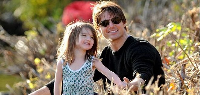 Alegan que Tom Cruise abandonó a su hija Suri